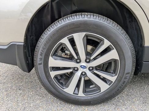 Used 2018 Subaru Outback 3.6R Limited image 11