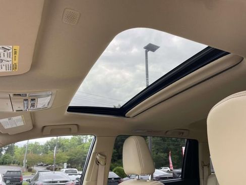 Used 2019 Toyota Highlander Limited FWD image 15