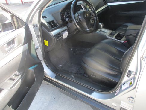 Used 2012 Subaru Outback 2.5i Premium w/ All-Weather Pkg AWD/4WD image 23