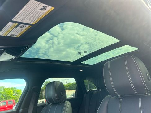 Used 2019 Land Rover Range Rover Velar S AWD/4WD image 22