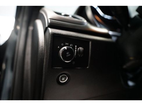 Used 2019 Jeep Grand Cherokee Altitude RWD image 17