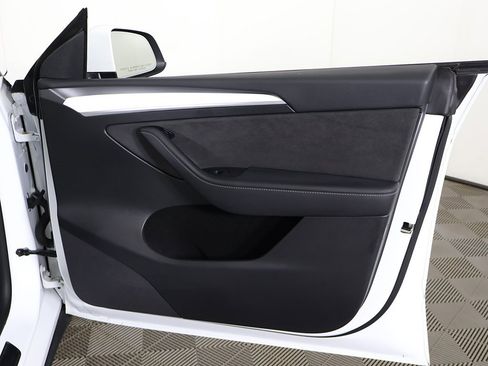 Used 2023 Tesla Model Y Long Range image 28