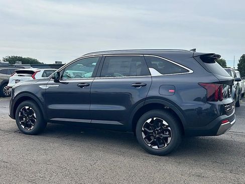 New 2025 Kia Sorento S image 10