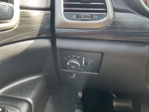 Used 2020 Jeep Grand Cherokee Altitude image 17