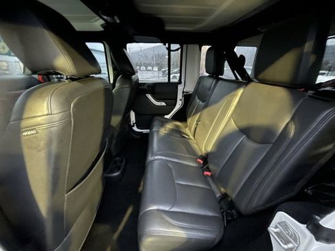 Used 2016 Jeep Wrangler Unlimited Rubicon w/ Dual Top Group image 35