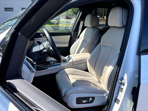 Certified 2025 BMW X7 xDrive40i w/ Executive Package image 8