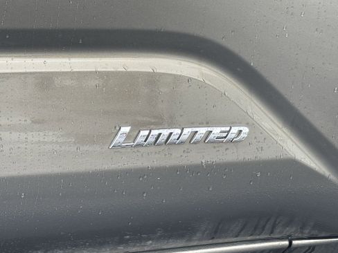 Used 2025 Toyota Tacoma Limited AWD/4WD image 41