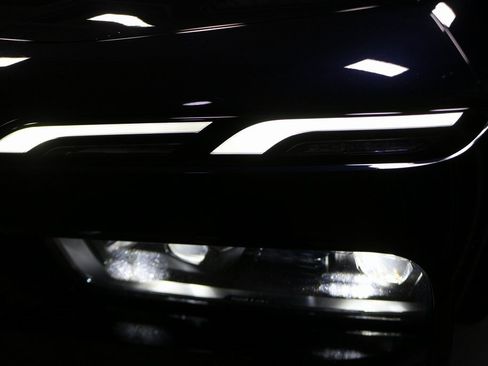 Used 2023 BMW 760i xDrive image 5