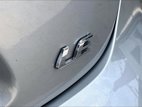 Used 2021 Toyota Corolla LE w/ Carpet Mat Package (TMS) FWD image 21