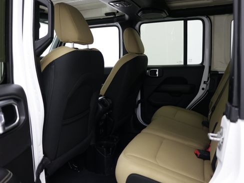 Used 2020 Jeep Wrangler Unlimited Sahara AWD/4WD image 26