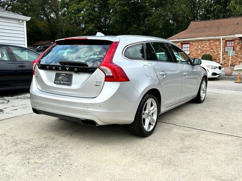 Used 2015 Volvo V60 T5 Platinum image 8