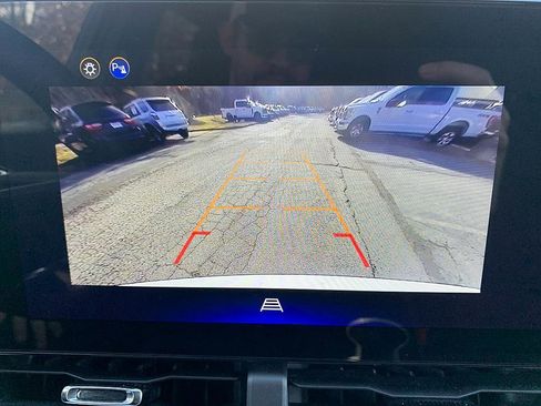 Used 2025 Chevrolet Equinox LT image 16