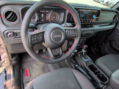 Used 2024 Jeep Wrangler Unlimited Rubicon w/ Technology Group AWD/4WD image 2