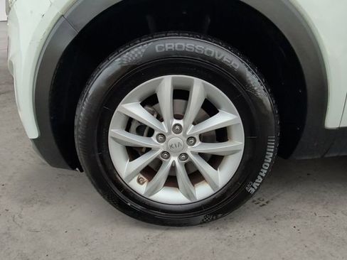 Used 2016 Kia Sorento LX image 14