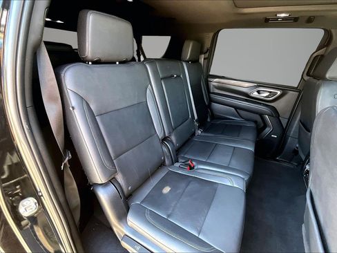 Used 2023 Chevrolet Suburban Z71 w/ Z71 Off-Road Package AWD/4WD image 25