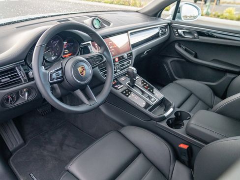 New 2026 Porsche Macan image 4