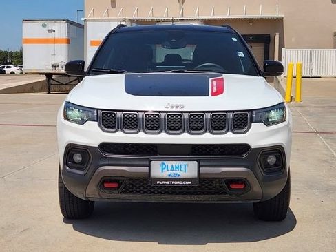 Used 2024 Jeep Compass Trailhawk AWD/4WD image 2