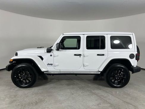 Used 2025 Jeep Wrangler Unlimited Sahara w/ Safety Group AWD/4WD image 5