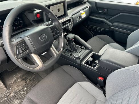 Certified 2025 Toyota 4Runner TRD Off-Road image 9