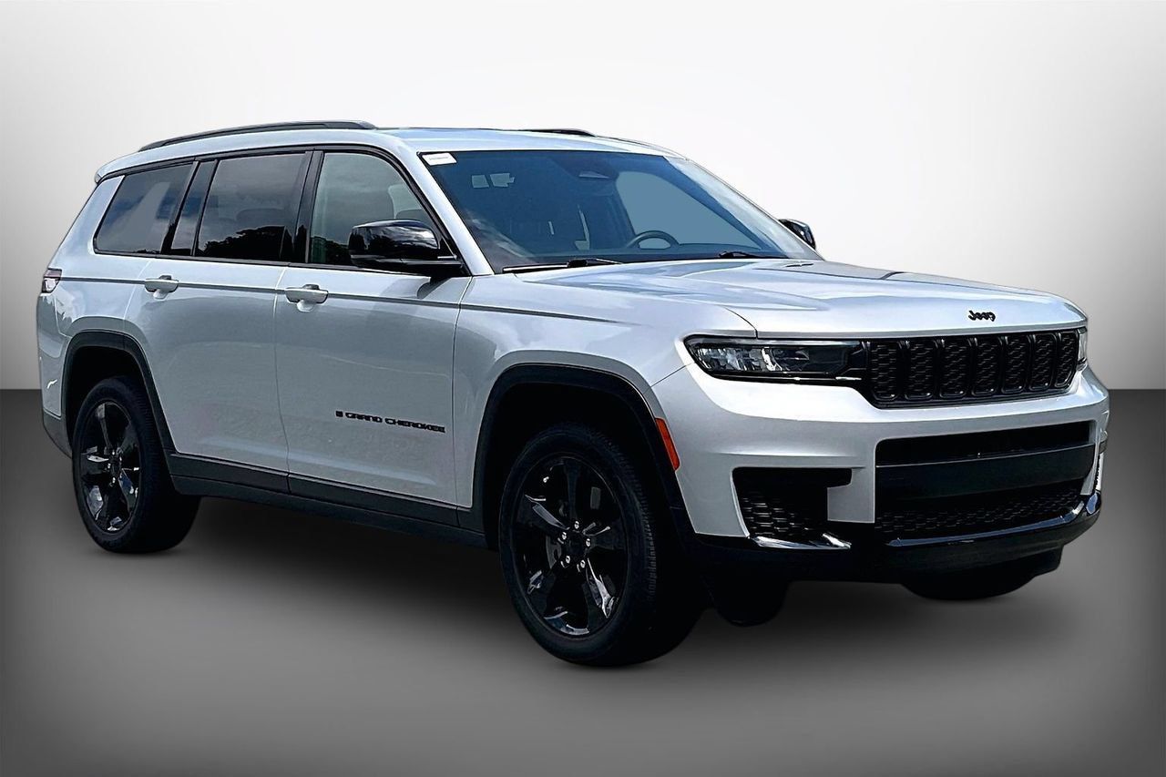 Used 2024 Jeep Grand Cherokee L Altitude AWD/4WD image 2