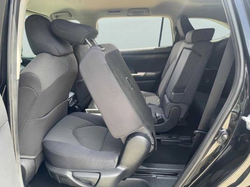 Used 2020 Toyota Highlander L image 44