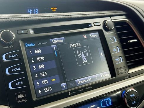 Used 2017 Toyota Highlander Limited Platinum image 16