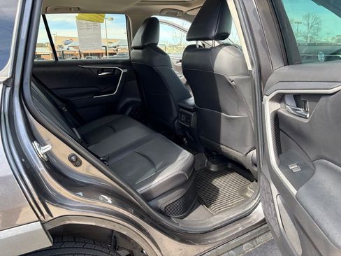 Used 2022 Toyota RAV4 XLE Premium AWD/4WD image 17