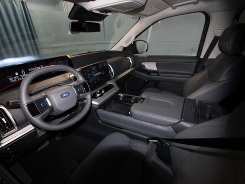 New 2026 Ford Expedition Active image 2