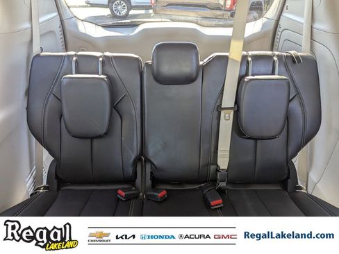 Used 2024 Chrysler Pacifica Select image 15