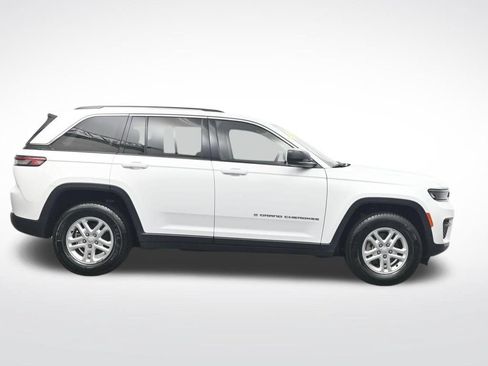 Used 2023 Jeep Grand Cherokee Laredo RWD image 4