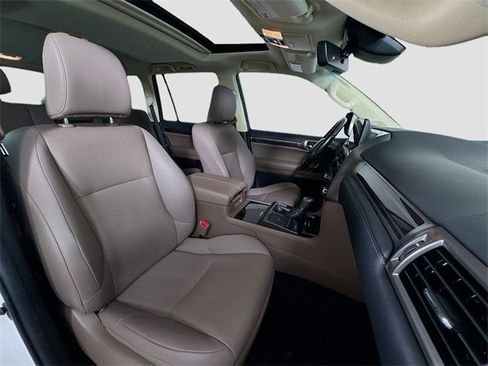 Used 2022 Lexus GX 460 Premium w/ Premium Plus Package image 30