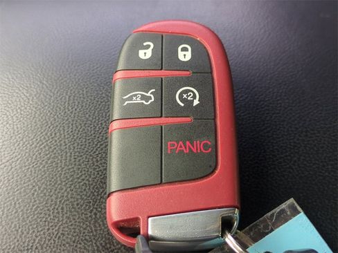 Used 2019 Jeep Grand Cherokee Limited image 33