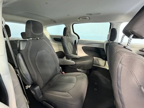 Used 2023 Chrysler Voyager LX FWD image 13
