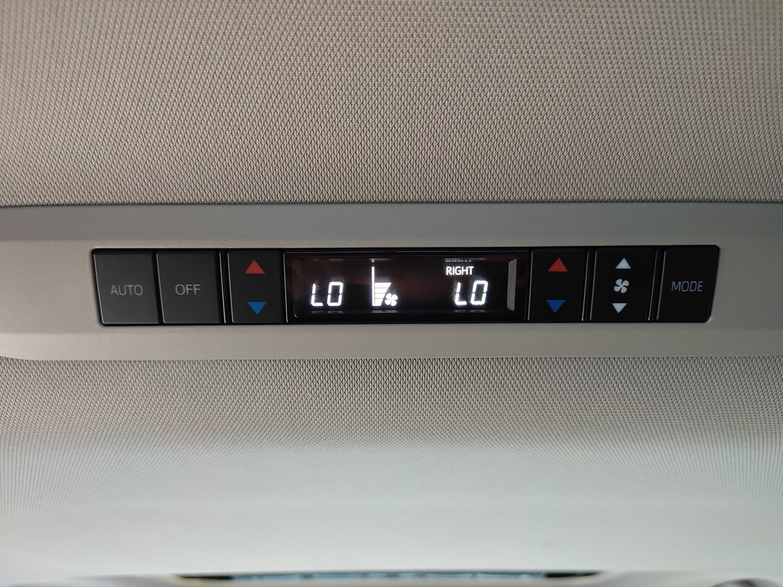 Used 2025 Toyota Sienna XLE FWD image 31