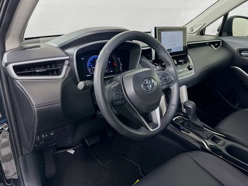 Certified 2025 Toyota Corolla Cross XLE w/ Convenience Package FWD image 9