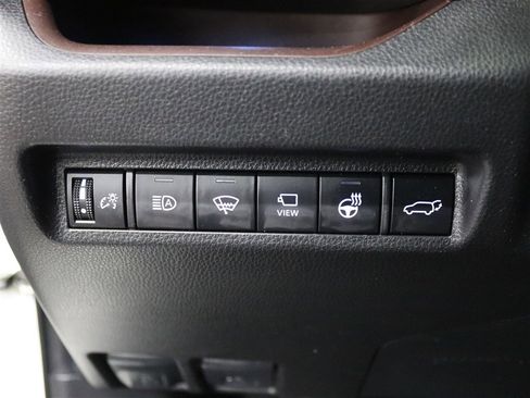 Used 2022 Toyota RAV4 Limited image 32