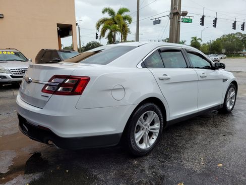 Used 2016 Ford Taurus SE image 12