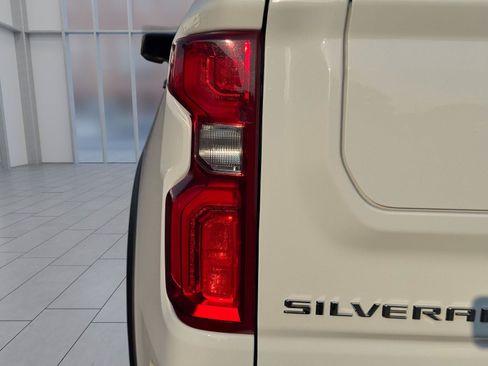 Used 2023 Chevrolet Silverado 1500 ZR2 w/ Technology Package AWD/4WD image 13