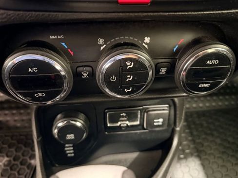 Used 2017 Jeep Renegade Altitude image 26