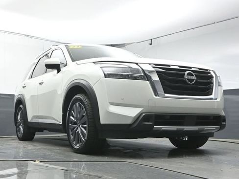 Used 2023 Nissan Pathfinder SL w/ SL Premium Package FWD image 34