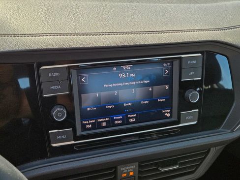 Used 2024 Volkswagen Jetta SE FWD image 11