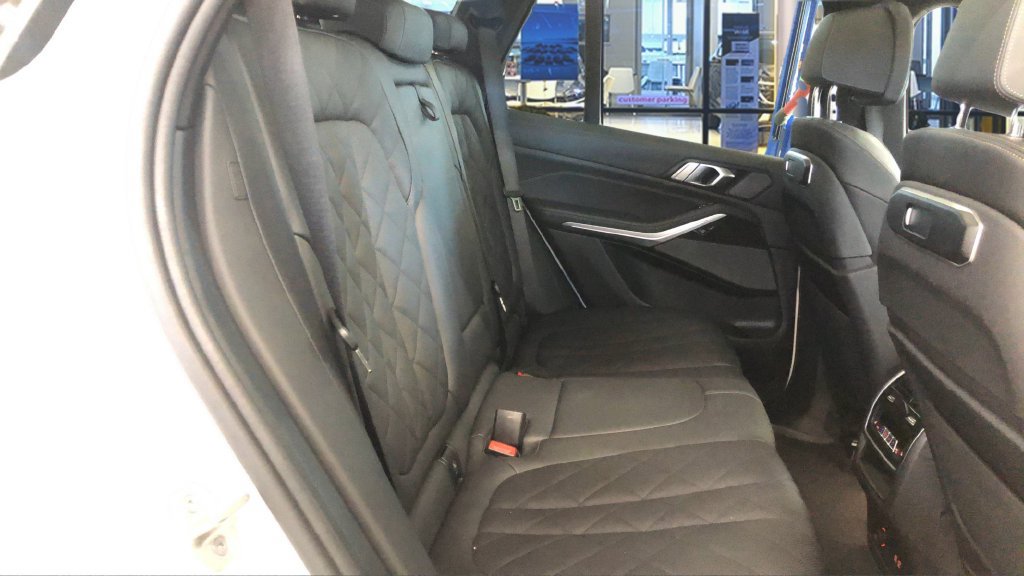 Used 2024 BMW X5 xDrive50e AWD/4WD image 18