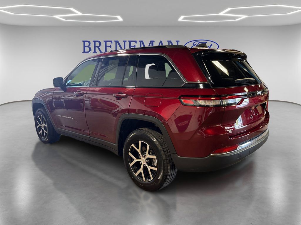 Used 2025 Jeep Grand Cherokee Limited w/ Luxury Tech Group II AWD/4WD image 10