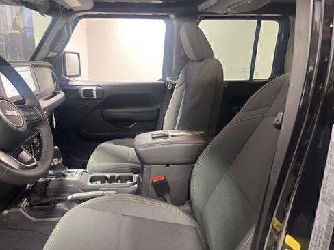 New 2025 Jeep Gladiator Sport AWD/4WD image 8