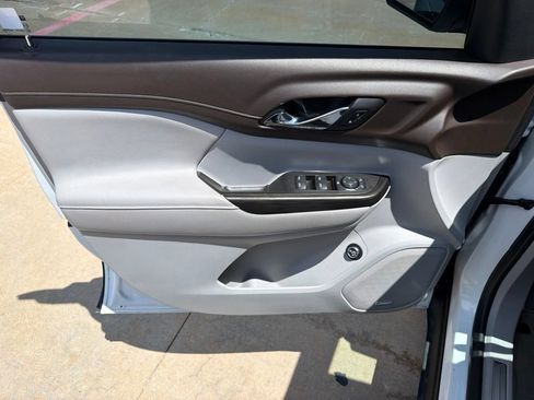 Used 2019 GMC Acadia SLT FWD image 13