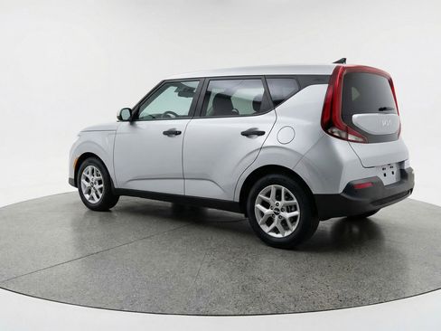 Used 2025 Kia Soul LX w/ LX Technology Package FWD image 6