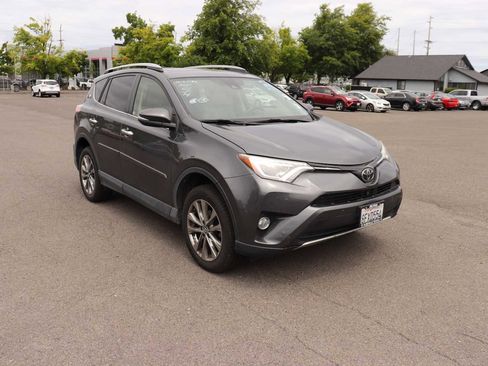 Used 2018 Toyota RAV4 Limited w/ Advanced Technology Package FWD image 3