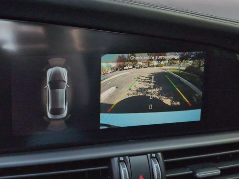 Used 2023 Alfa Romeo Giulia Veloce image 18