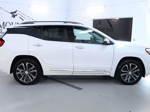 Used 2020 GMC Terrain Denali w/ Denali Premium Package image 8
