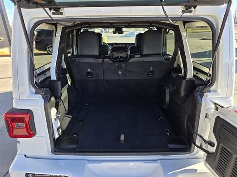 Used 2022 Jeep Wrangler Unlimited Sahara image 8